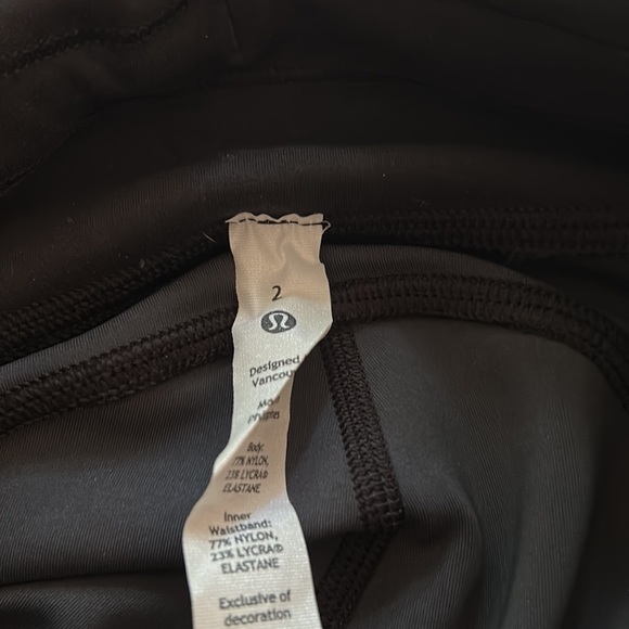 Never worn LuLulemon High Rise Pant - Picture 2 of 3